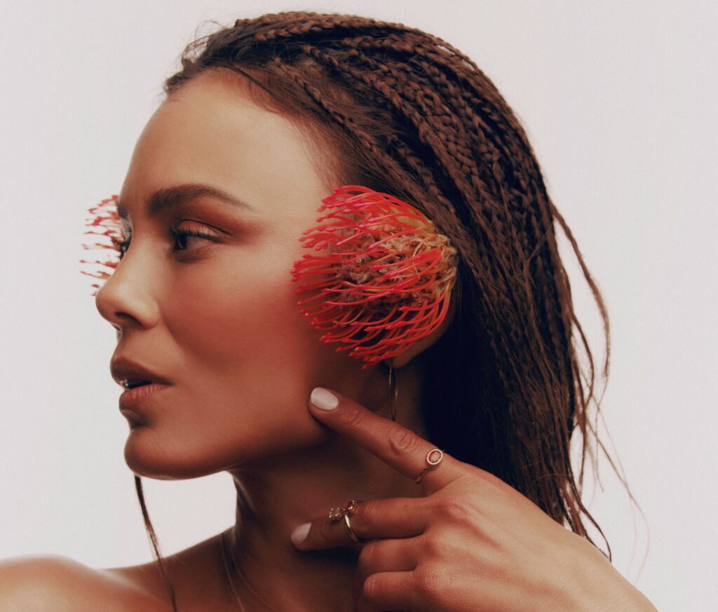 Nathalie Kelley entwirft Schmuck, um auf quecksilberfreien Goldabbau aufmerksam zu machen
