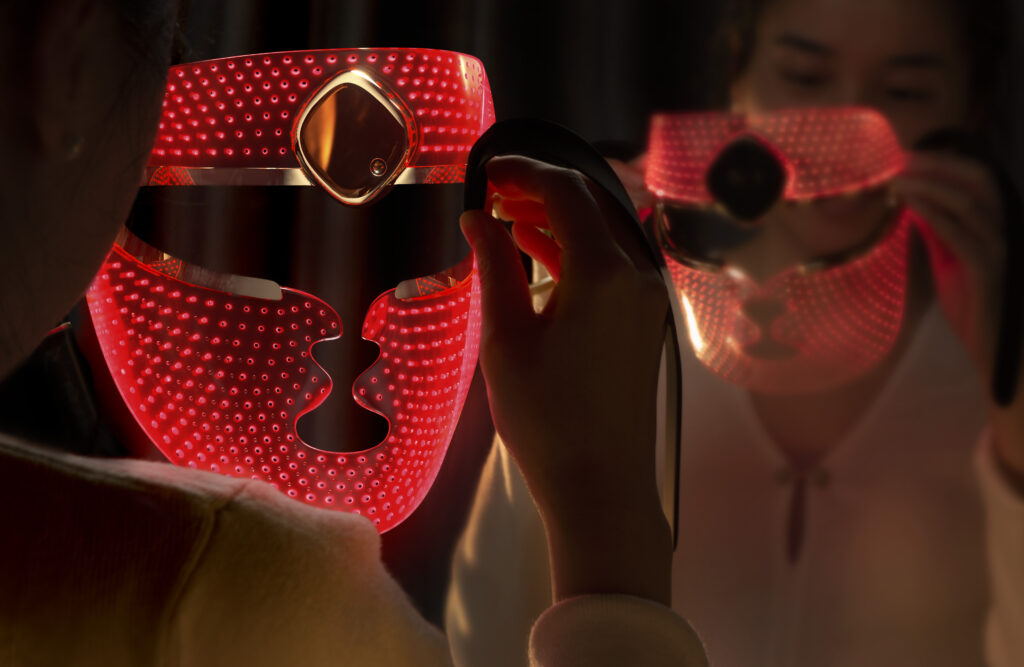 FAQ™ 202: High-Tech-LED-Facial für professionelle Ergebnisse zu Hause