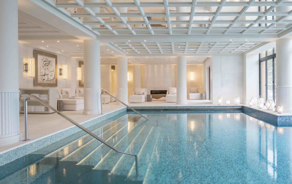 QMS Medicosmetics in Sotogrande und Megève: Wissenschaftliche Hautpflege an zwei europäischen Spitzenresorts