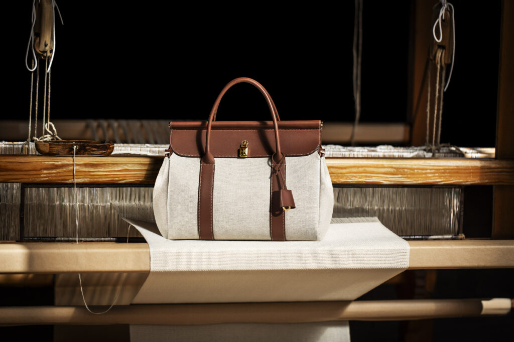 Neu geflochten: Loro Piana präsentiert neue Interpretation der ikonischen Loom Bag