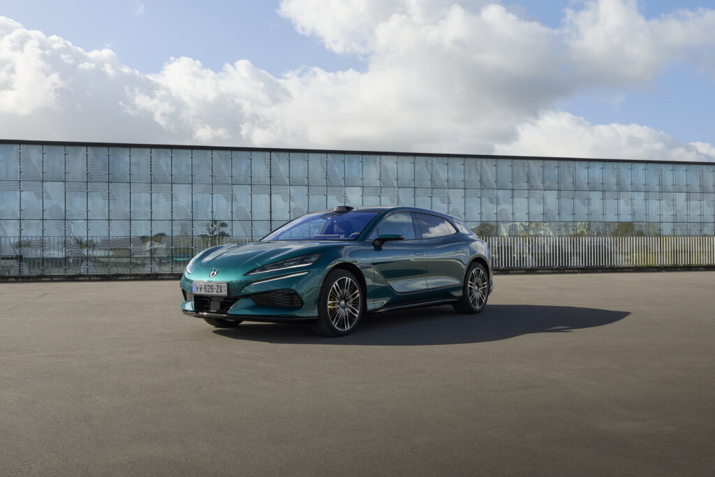 DENZA debütiert global mit „Technology Drives Elegance“