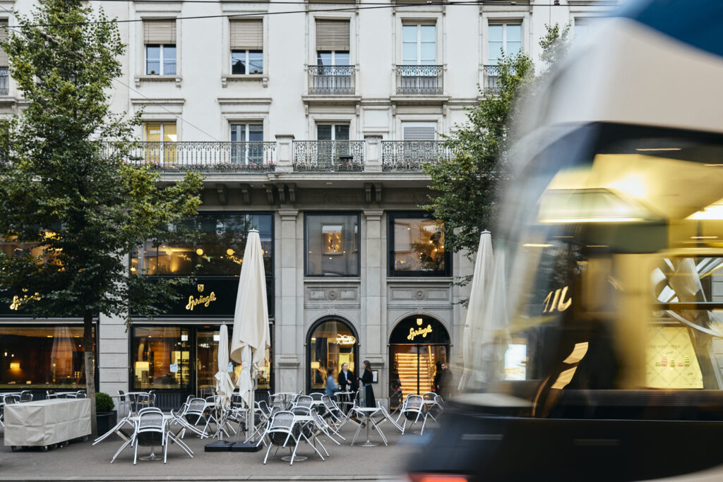Akris Fashionshow im Sprüngli Café & Restaurant Paradeplatz Zürich