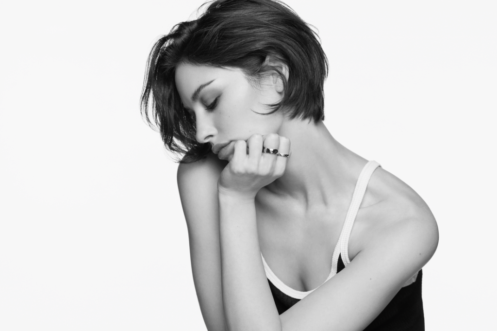 Gracie Abrams, die neue Muse von Chanel