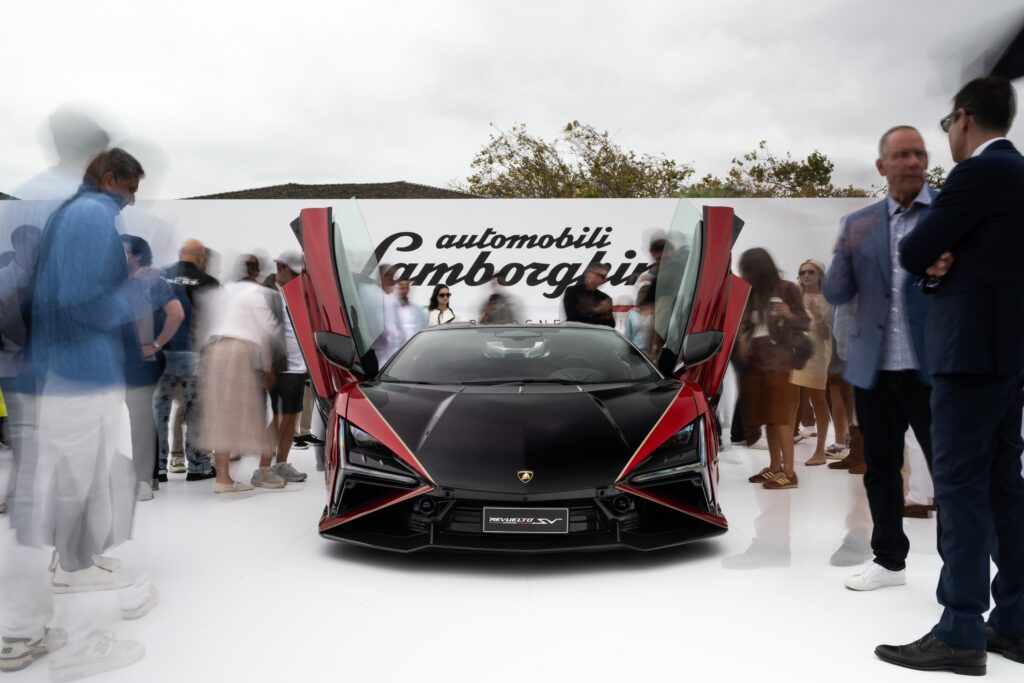 Lamborghini feiert die Weltpremiere des Revuelto SV