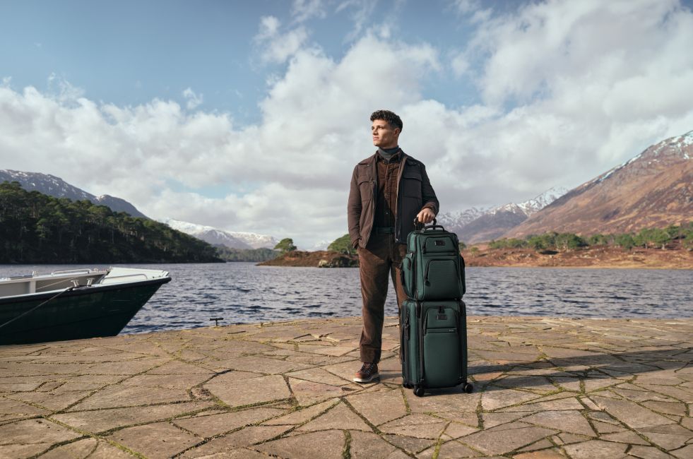 TUMI – Alpine Inspiration für moderne Reise-Essentials