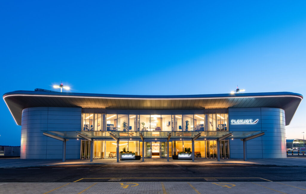 Flexjet eröffnet erstes eigenes Luxusterminal in Europa am Farnborough Airport